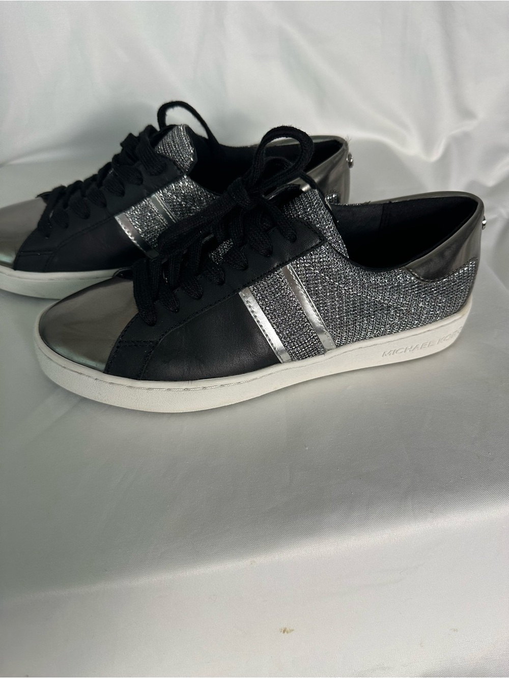 Michael Kors Women's Black & Silver Low-Top Sneakers 7M